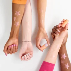 essence Baby Got Holo Glow Highlighter Stick 10 Holy Apricotly 5 gr