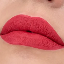 essence 8h Matte Liquid Lipstick 07 Classic Red 2,5 ml