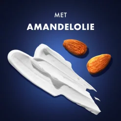 Gillette Fusion Scheerschuim Met Amandelolie Voor De Gevoelige Huid 250 ml