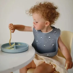 Mushie Vakjesbord Antislip Powder Blue