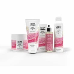 Therme Shower Satin Saigon Pink LotusOntwikkel je spirituele groei en prikkel je zintuigen met deze luxe wellness beleving.Therme Saigon Pink Lotus Shower Satin is een milde verzorgende douchegel. Geniet van de subtiele bloemengeur van roze lotus gecombineerd met warme amber en zoete vanille.Langaanhoudende geurVoor een zacht huidgevoelVeganTube gemaakt van gerecycled plasticSubtiele geur van roze lotusMilde reiniging Aanvullende informatie GebruikDe douchegel zacht inmasseren op een vochtige huid. Vervolgens goed afspoelen.Ingrediëntenaqua, sodium laureth sulfate, cocamidopropyl betaine, parfum, coco-glucoside, disodium laureth sulfosuccinate, glyceryl oleate, glycol distearate, sodium chloride, glycerin, nelumbo nucifera flower extract, amber extract, tocopherol, hydrogenated palm glycerides citrate, glycine, sodium ferrocyanide, benzyl salicylate, hexyl cinnamal, linalool, alpha-isomethyl ionone, citronellol, coumarin, sodium benzoate, potassium sorbate, citric acid, tetrasodium iminodisuccinate, ci 16035, ci 17200. Ingrediënten Aqua, Sodium Laureth Sulfate, Cocamidopropyl Betaine, Parfum, Coco-Glucoside, Disodium Laureth Sulfosuccinate, Glyceryl Oleate, Glycol Distearate, Sodium Chloride, Glycerin, Nelumbo Nucifera Flower Extract, Amber Extract, Tocopherol, Hydrogenated Palm Glycerides Citrate, Glycine, Sodium Ferrocyanide, Benzyl Salicylate, Hexyl Cinnamal, Linalool, Alpha-Isomethyl Ionone, Citronellol, Coumarin, Sodium Benzoate, Potassium Sorbate, Citric Acid, Tetrasodium Iminodisuccinate, CI 16035, CI 17200. Fabrikant informatie Merk: Therme Ean: 8714319237294 Artikel: 1037-939 Fabrikant gegevens: Remark Groep Adres: Industrieweg 24 7949 AK Rogat Nederland Contactgegevens: Tel: 0522 442 224 Email: [email protected] Website: https://www.remarkgroep.nl Reviews Schrijf jouw review Hoe controleren en plaatsen wij reviews? Plein plaatst enkel reviews van klanten en personen die het product daadwerkelijk gebruikt hebben, ook wanneer deze negatief of neutraal is. Voordat de review geplaatst wordt controleren we handmatig of deze écht is en voldoet aan onze reviewvoorwaarden. Wanneer het product op Plein gekocht is vermelden we dat bij de review. Plein betaalt niet voor reviews, wanneer een reviewer door een andere partij is vergoed staat dit erbij vermeld. Door Natascha op 27 april 2025 | Heeft dit product gekocht Goeie aanbieding Ruikt heerlijk Goedkoper dan in de winkel Heb meteen een voorraadje aangelegd Zoveel keuze stress Heerlijke douchegel voor een goede prijs. Oorspronkelijk geplaatst op plein.nl Door Annemymk op 9 december 2018 | Heeft dit product gekocht Ruikt zo lekker Snel op Deze ruikt echt zo lekker. Dit is echt mijn favoriet! Oorspronkelijk geplaatst op plein.nl Door Marielle op 29 november 2018 | Heeft dit product gekocht Zachte douchegel Smeert fijn Heerlijke geur Deze douchegel voelt heel zacht aan en smeert fijn. Heerlijke geur, zacht en fris tegelijk. Oorspronkelijk geplaatst op plein.nl Door Ninkevds op 28 november 2018 | Heeft dit product gekocht Fijne geur Blijft lang hangen Maar weinig zeep nodig Fijne gel waarvan de geur lang blijft hangen. Oorspronkelijk geplaatst op plein.nl Door Anouk op 27 november 2018 | Heeft dit product gekocht Lekkere douchegel en geur blijft lekker lang hangen. Oorspronkelijk geplaatst op plein.nl Bekijk alle reviews Therme Shower Gel Saigon Pink Lotus 200 ml