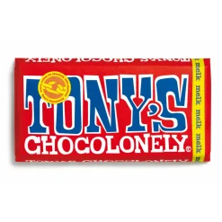 Tony's Chocolonely Regenboog Classics 3-packTony's Chocolonely Regenboog Classics 3-pack is het perfecte cadeautje voor iedereen die een verrassing verdient – je schoonmoeder, je verre tante of die nieuwe buurman. Deze kleurrijke verpakking zit tjokvol met Tony’s favoriete smaken: romige melkchocolade, melk karamel zeezout en melk met knapperige hazelnoot. Daar worden we nou blij van!Bevat drie heerlijke Tony’s chocoladesmakenRomige melkchocolade, melk karamel zeezout en melk met knapperige hazelnootPerfect als cadeau voor elke gelegenheidFairtrade en gemaakt met traceerbare cacao Aanvullende informatie BewarenOpslaan in een donkere ruimte met een temperatuur tussen 12 en 19 graden celcius. Niet bewaren bij sterk geurende producten. Ingrediënten MELKCHOCOLADE:suiker, volle melkpoeder, cacaoboter, cacaomassa, emulgator (lecithinen (soja)).MELKCHOCOLADE KARAMEL ZEEZOUT:suiker, volle melkpoeder, cacaoboter, cacaomassa, 10.00% karamelstukjes (suiker, glucesestroop, boter (melk), roompoeder (melk), emulgator (soja lecithine)), 0.50% zeezout, emulgator (lecithinen (soja)).MELKCHOCOLADE HAZELNOOT:suiker, volle melkpoeder, cacaoboter, cacaomassa, 10.00% hazelnoten, emulgator (lecithinen (soja)). Allergenen Bevat: Melk, Soja en Noten. Kan gluten, ei en noten bevatten. Allergenen Disclaimer Let op: Hoewel we zorgvuldig allergeneninformatie op onze productpagina’s verstrekken, kunnen de ingrediënten en allergenen in de producten door de fabrikant worden aangepast. Raadpleeg daarom altijd de verpakking voordat je het product consumeert, vooral als je een allergie of intolerantie hebt. De informatie op onze website is bedoeld als aanvullende ondersteuning en kan niet altijd het etiket op de verpakking vervangen. Bij vragen over allergenen of andere productinformatie, neem gerust contact met ons op. Voedingswaarde Voedingswaarde per 100 gramEnergie- 2284 kj / 546 kcalVet- 34 gramwaarvan verzadigd vet- 19 gramKoolhydraten- 51 gramwaarvan suiker- 49 gramEiwitten- 7.7 gramZout- 0.37 gram Fabrikant informatie Merk: Tony's Chocolonely Ean: 8719956493829 Artikel: 1019-120 Fabrikant: Tony's Chocolonely Reviews Schrijf jouw review Hoe controleren en plaatsen wij reviews? Plein plaatst enkel reviews van klanten en personen die het product daadwerkelijk gebruikt hebben, ook wanneer deze negatief of neutraal is. Voordat de review geplaatst wordt controleren we handmatig of deze écht is en voldoet aan onze reviewvoorwaarden. Wanneer het product op Plein gekocht is vermelden we dat bij de review. Plein betaalt niet voor reviews, wanneer een reviewer door een andere partij is vergoed staat dit erbij vermeld. Er zijn nog geen reviews geschreven. Schrijf als eerste een review. Tony's Chocolonely Regenboog Classics 3-pack 3 x 180 gr