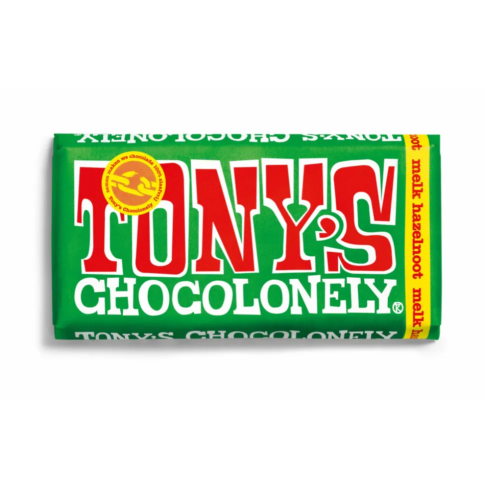 Tony's Chocolonely Regenboog Classics 3-packTony's Chocolonely Regenboog Classics 3-pack is het perfecte cadeautje voor iedereen die een verrassing verdient – je schoonmoeder, je verre tante of die nieuwe buurman. Deze kleurrijke verpakking zit tjokvol met Tony’s favoriete smaken: romige melkchocolade, melk karamel zeezout en melk met knapperige hazelnoot. Daar worden we nou blij van!Bevat drie heerlijke Tony’s chocoladesmakenRomige melkchocolade, melk karamel zeezout en melk met knapperige hazelnootPerfect als cadeau voor elke gelegenheidFairtrade en gemaakt met traceerbare cacao Aanvullende informatie BewarenOpslaan in een donkere ruimte met een temperatuur tussen 12 en 19 graden celcius. Niet bewaren bij sterk geurende producten. Ingrediënten MELKCHOCOLADE:suiker, volle melkpoeder, cacaoboter, cacaomassa, emulgator (lecithinen (soja)).MELKCHOCOLADE KARAMEL ZEEZOUT:suiker, volle melkpoeder, cacaoboter, cacaomassa, 10.00% karamelstukjes (suiker, glucesestroop, boter (melk), roompoeder (melk), emulgator (soja lecithine)), 0.50% zeezout, emulgator (lecithinen (soja)).MELKCHOCOLADE HAZELNOOT:suiker, volle melkpoeder, cacaoboter, cacaomassa, 10.00% hazelnoten, emulgator (lecithinen (soja)). Allergenen Bevat: Melk, Soja en Noten. Kan gluten, ei en noten bevatten. Allergenen Disclaimer Let op: Hoewel we zorgvuldig allergeneninformatie op onze productpagina’s verstrekken, kunnen de ingrediënten en allergenen in de producten door de fabrikant worden aangepast. Raadpleeg daarom altijd de verpakking voordat je het product consumeert, vooral als je een allergie of intolerantie hebt. De informatie op onze website is bedoeld als aanvullende ondersteuning en kan niet altijd het etiket op de verpakking vervangen. Bij vragen over allergenen of andere productinformatie, neem gerust contact met ons op. Voedingswaarde Voedingswaarde per 100 gramEnergie- 2284 kj / 546 kcalVet- 34 gramwaarvan verzadigd vet- 19 gramKoolhydraten- 51 gramwaarvan suiker- 49 gramEiwitten- 7.7 gramZout- 0.37 gram Fabrikant informatie Merk: Tony's Chocolonely Ean: 8719956493829 Artikel: 1019-120 Fabrikant: Tony's Chocolonely Reviews Schrijf jouw review Hoe controleren en plaatsen wij reviews? Plein plaatst enkel reviews van klanten en personen die het product daadwerkelijk gebruikt hebben, ook wanneer deze negatief of neutraal is. Voordat de review geplaatst wordt controleren we handmatig of deze écht is en voldoet aan onze reviewvoorwaarden. Wanneer het product op Plein gekocht is vermelden we dat bij de review. Plein betaalt niet voor reviews, wanneer een reviewer door een andere partij is vergoed staat dit erbij vermeld. Er zijn nog geen reviews geschreven. Schrijf als eerste een review. Tony's Chocolonely Regenboog Classics 3-pack 3 x 180 gr