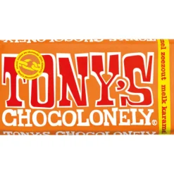 Tony's Chocolonely Regenboog Classics 3-packTony's Chocolonely Regenboog Classics 3-pack is het perfecte cadeautje voor iedereen die een verrassing verdient – je schoonmoeder, je verre tante of die nieuwe buurman. Deze kleurrijke verpakking zit tjokvol met Tony’s favoriete smaken: romige melkchocolade, melk karamel zeezout en melk met knapperige hazelnoot. Daar worden we nou blij van!Bevat drie heerlijke Tony’s chocoladesmakenRomige melkchocolade, melk karamel zeezout en melk met knapperige hazelnootPerfect als cadeau voor elke gelegenheidFairtrade en gemaakt met traceerbare cacao Aanvullende informatie BewarenOpslaan in een donkere ruimte met een temperatuur tussen 12 en 19 graden celcius. Niet bewaren bij sterk geurende producten. Ingrediënten MELKCHOCOLADE:suiker, volle melkpoeder, cacaoboter, cacaomassa, emulgator (lecithinen (soja)).MELKCHOCOLADE KARAMEL ZEEZOUT:suiker, volle melkpoeder, cacaoboter, cacaomassa, 10.00% karamelstukjes (suiker, glucesestroop, boter (melk), roompoeder (melk), emulgator (soja lecithine)), 0.50% zeezout, emulgator (lecithinen (soja)).MELKCHOCOLADE HAZELNOOT:suiker, volle melkpoeder, cacaoboter, cacaomassa, 10.00% hazelnoten, emulgator (lecithinen (soja)). Allergenen Bevat: Melk, Soja en Noten. Kan gluten, ei en noten bevatten. Allergenen Disclaimer Let op: Hoewel we zorgvuldig allergeneninformatie op onze productpagina’s verstrekken, kunnen de ingrediënten en allergenen in de producten door de fabrikant worden aangepast. Raadpleeg daarom altijd de verpakking voordat je het product consumeert, vooral als je een allergie of intolerantie hebt. De informatie op onze website is bedoeld als aanvullende ondersteuning en kan niet altijd het etiket op de verpakking vervangen. Bij vragen over allergenen of andere productinformatie, neem gerust contact met ons op. Voedingswaarde Voedingswaarde per 100 gramEnergie- 2284 kj / 546 kcalVet- 34 gramwaarvan verzadigd vet- 19 gramKoolhydraten- 51 gramwaarvan suiker- 49 gramEiwitten- 7.7 gramZout- 0.37 gram Fabrikant informatie Merk: Tony's Chocolonely Ean: 8719956493829 Artikel: 1019-120 Fabrikant: Tony's Chocolonely Reviews Schrijf jouw review Hoe controleren en plaatsen wij reviews? Plein plaatst enkel reviews van klanten en personen die het product daadwerkelijk gebruikt hebben, ook wanneer deze negatief of neutraal is. Voordat de review geplaatst wordt controleren we handmatig of deze écht is en voldoet aan onze reviewvoorwaarden. Wanneer het product op Plein gekocht is vermelden we dat bij de review. Plein betaalt niet voor reviews, wanneer een reviewer door een andere partij is vergoed staat dit erbij vermeld. Er zijn nog geen reviews geschreven. Schrijf als eerste een review. Tony's Chocolonely Regenboog Classics 3-pack 3 x 180 gr