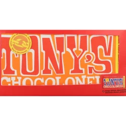 Tony's Chocolonely Regenboog Classics 3-packTony's Chocolonely Regenboog Classics 3-pack is het perfecte cadeautje voor iedereen die een verrassing verdient – je schoonmoeder, je verre tante of die nieuwe buurman. Deze kleurrijke verpakking zit tjokvol met Tony’s favoriete smaken: romige melkchocolade, melk karamel zeezout en melk met knapperige hazelnoot. Daar worden we nou blij van!Bevat drie heerlijke Tony’s chocoladesmakenRomige melkchocolade, melk karamel zeezout en melk met knapperige hazelnootPerfect als cadeau voor elke gelegenheidFairtrade en gemaakt met traceerbare cacao Aanvullende informatie BewarenOpslaan in een donkere ruimte met een temperatuur tussen 12 en 19 graden celcius. Niet bewaren bij sterk geurende producten. Ingrediënten MELKCHOCOLADE:suiker, volle melkpoeder, cacaoboter, cacaomassa, emulgator (lecithinen (soja)).MELKCHOCOLADE KARAMEL ZEEZOUT:suiker, volle melkpoeder, cacaoboter, cacaomassa, 10.00% karamelstukjes (suiker, glucesestroop, boter (melk), roompoeder (melk), emulgator (soja lecithine)), 0.50% zeezout, emulgator (lecithinen (soja)).MELKCHOCOLADE HAZELNOOT:suiker, volle melkpoeder, cacaoboter, cacaomassa, 10.00% hazelnoten, emulgator (lecithinen (soja)). Allergenen Bevat: Melk, Soja en Noten. Kan gluten, ei en noten bevatten. Allergenen Disclaimer Let op: Hoewel we zorgvuldig allergeneninformatie op onze productpagina’s verstrekken, kunnen de ingrediënten en allergenen in de producten door de fabrikant worden aangepast. Raadpleeg daarom altijd de verpakking voordat je het product consumeert, vooral als je een allergie of intolerantie hebt. De informatie op onze website is bedoeld als aanvullende ondersteuning en kan niet altijd het etiket op de verpakking vervangen. Bij vragen over allergenen of andere productinformatie, neem gerust contact met ons op. Voedingswaarde Voedingswaarde per 100 gramEnergie- 2284 kj / 546 kcalVet- 34 gramwaarvan verzadigd vet- 19 gramKoolhydraten- 51 gramwaarvan suiker- 49 gramEiwitten- 7.7 gramZout- 0.37 gram Fabrikant informatie Merk: Tony's Chocolonely Ean: 8719956493829 Artikel: 1019-120 Fabrikant: Tony's Chocolonely Reviews Schrijf jouw review Hoe controleren en plaatsen wij reviews? Plein plaatst enkel reviews van klanten en personen die het product daadwerkelijk gebruikt hebben, ook wanneer deze negatief of neutraal is. Voordat de review geplaatst wordt controleren we handmatig of deze écht is en voldoet aan onze reviewvoorwaarden. Wanneer het product op Plein gekocht is vermelden we dat bij de review. Plein betaalt niet voor reviews, wanneer een reviewer door een andere partij is vergoed staat dit erbij vermeld. Er zijn nog geen reviews geschreven. Schrijf als eerste een review. Tony's Chocolonely Regenboog Classics 3-pack 3 x 180 gr