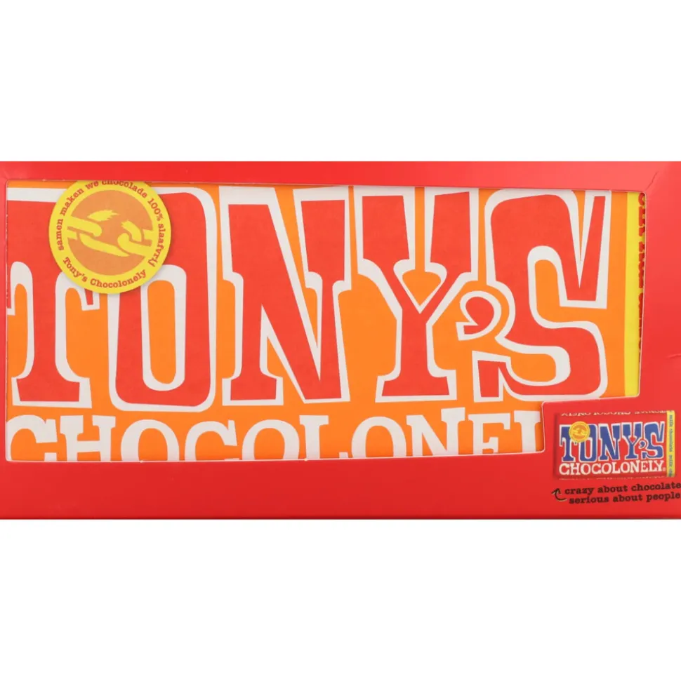 Tony's Chocolonely Regenboog Classics 3-packTony's Chocolonely Regenboog Classics 3-pack is het perfecte cadeautje voor iedereen die een verrassing verdient – je schoonmoeder, je verre tante of die nieuwe buurman. Deze kleurrijke verpakking zit tjokvol met Tony’s favoriete smaken: romige melkchocolade, melk karamel zeezout en melk met knapperige hazelnoot. Daar worden we nou blij van!Bevat drie heerlijke Tony’s chocoladesmakenRomige melkchocolade, melk karamel zeezout en melk met knapperige hazelnootPerfect als cadeau voor elke gelegenheidFairtrade en gemaakt met traceerbare cacao Aanvullende informatie BewarenOpslaan in een donkere ruimte met een temperatuur tussen 12 en 19 graden celcius. Niet bewaren bij sterk geurende producten. Ingrediënten MELKCHOCOLADE:suiker, volle melkpoeder, cacaoboter, cacaomassa, emulgator (lecithinen (soja)).MELKCHOCOLADE KARAMEL ZEEZOUT:suiker, volle melkpoeder, cacaoboter, cacaomassa, 10.00% karamelstukjes (suiker, glucesestroop, boter (melk), roompoeder (melk), emulgator (soja lecithine)), 0.50% zeezout, emulgator (lecithinen (soja)).MELKCHOCOLADE HAZELNOOT:suiker, volle melkpoeder, cacaoboter, cacaomassa, 10.00% hazelnoten, emulgator (lecithinen (soja)). Allergenen Bevat: Melk, Soja en Noten. Kan gluten, ei en noten bevatten. Allergenen Disclaimer Let op: Hoewel we zorgvuldig allergeneninformatie op onze productpagina’s verstrekken, kunnen de ingrediënten en allergenen in de producten door de fabrikant worden aangepast. Raadpleeg daarom altijd de verpakking voordat je het product consumeert, vooral als je een allergie of intolerantie hebt. De informatie op onze website is bedoeld als aanvullende ondersteuning en kan niet altijd het etiket op de verpakking vervangen. Bij vragen over allergenen of andere productinformatie, neem gerust contact met ons op. Voedingswaarde Voedingswaarde per 100 gramEnergie- 2284 kj / 546 kcalVet- 34 gramwaarvan verzadigd vet- 19 gramKoolhydraten- 51 gramwaarvan suiker- 49 gramEiwitten- 7.7 gramZout- 0.37 gram Fabrikant informatie Merk: Tony's Chocolonely Ean: 8719956493829 Artikel: 1019-120 Fabrikant: Tony's Chocolonely Reviews Schrijf jouw review Hoe controleren en plaatsen wij reviews? Plein plaatst enkel reviews van klanten en personen die het product daadwerkelijk gebruikt hebben, ook wanneer deze negatief of neutraal is. Voordat de review geplaatst wordt controleren we handmatig of deze écht is en voldoet aan onze reviewvoorwaarden. Wanneer het product op Plein gekocht is vermelden we dat bij de review. Plein betaalt niet voor reviews, wanneer een reviewer door een andere partij is vergoed staat dit erbij vermeld. Er zijn nog geen reviews geschreven. Schrijf als eerste een review. Tony's Chocolonely Regenboog Classics 3-pack 3 x 180 gr