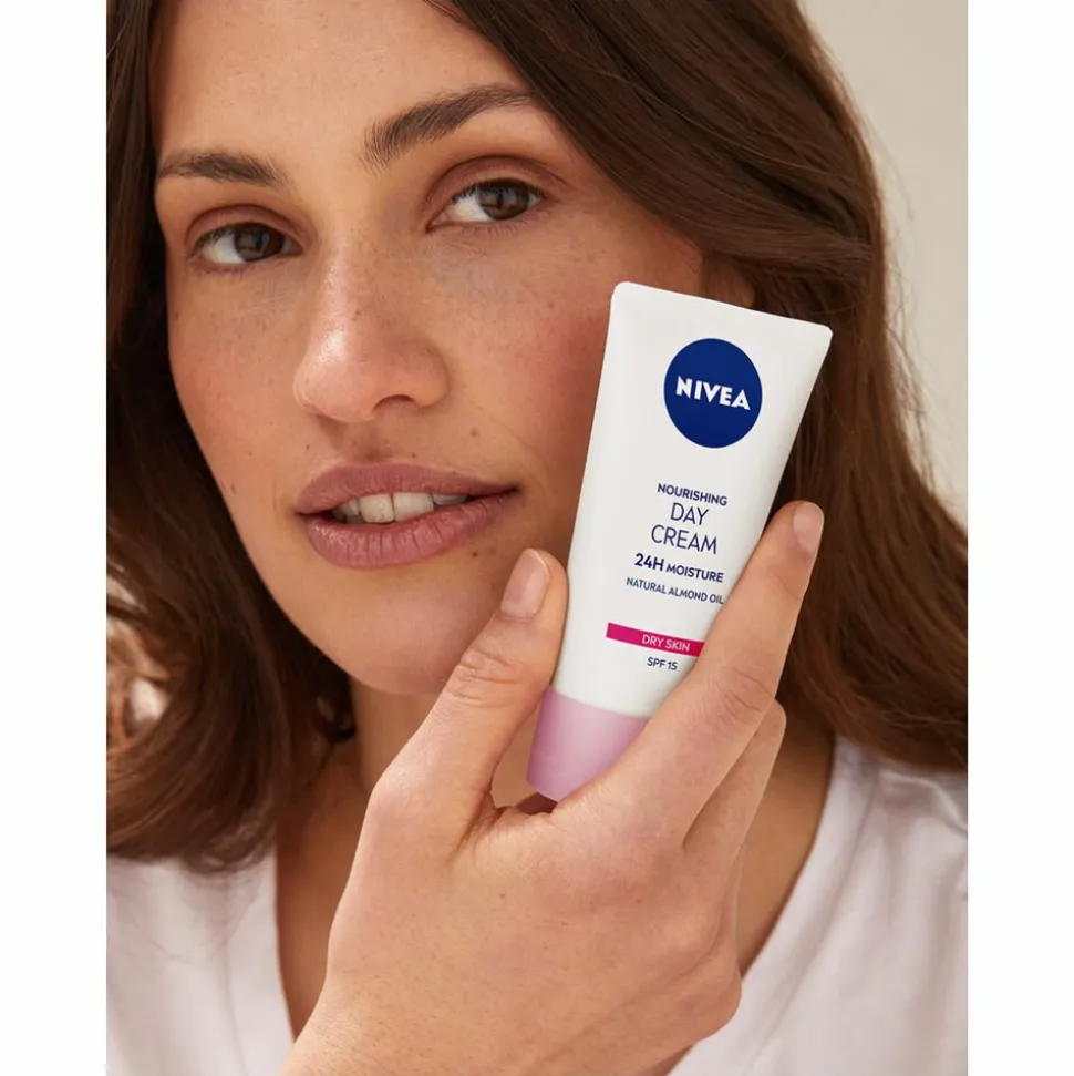 3x NIVEA Dagcrème Voedend SPF 15 50 ml
